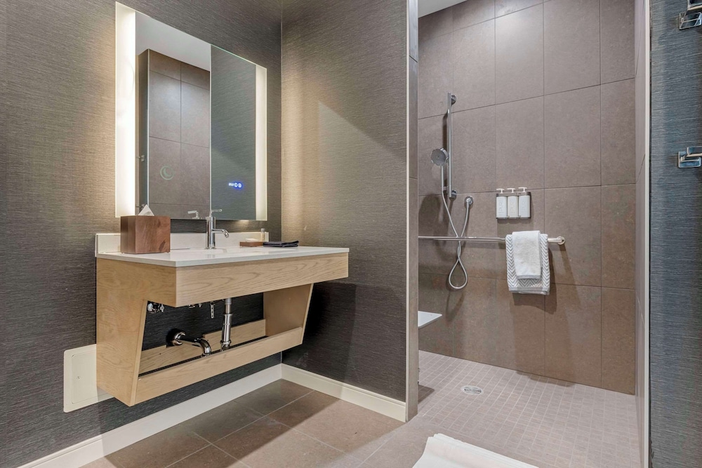 Burbank Vacations - Cambria Hotel Burbank Airport - Property Image 79