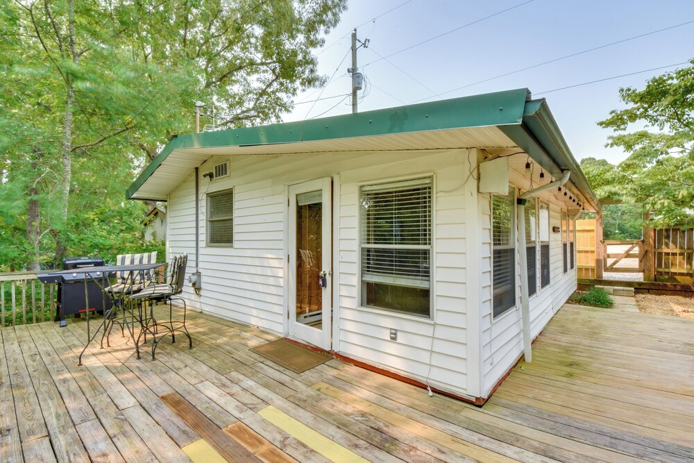 Waterfront Cabin w/ Private Dock on Lake Hartwell!