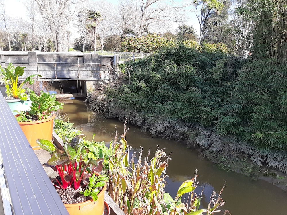 A bit of New York in Whanganui HOME STAY