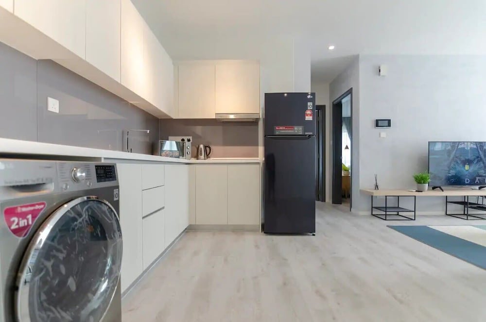 A Comfy & Bright 2BR Suasana Suite 6, Free Parking