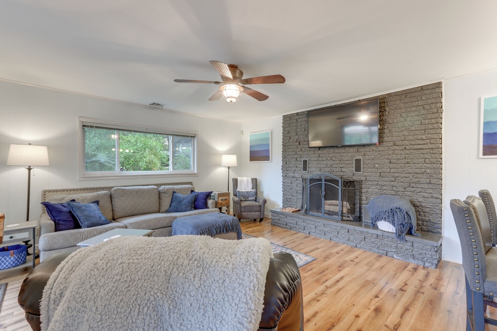 Dock + Views: Scenic Group Retreat on Grand Lake!