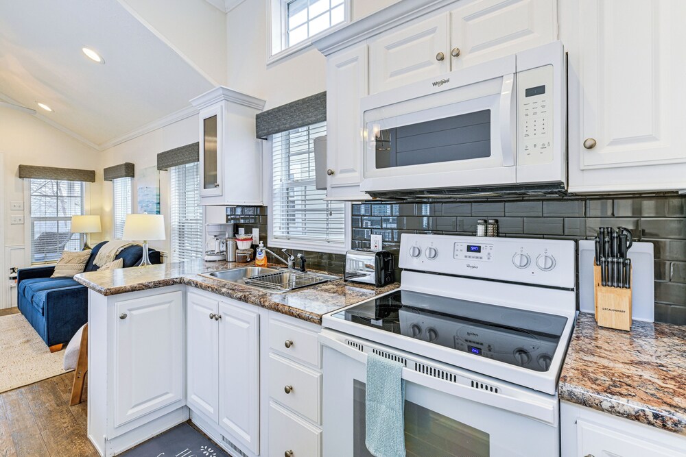Community Perks + Views: Cozy Lake Norman Cottage