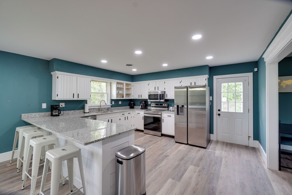 Walk to Stores: Home in Historic Shepherdstown!
