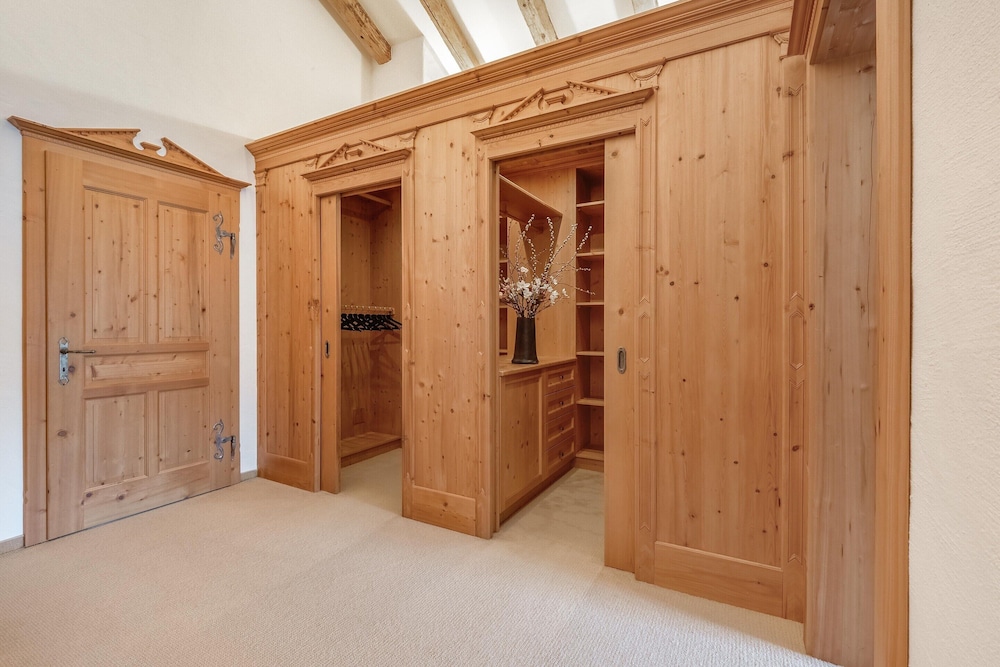 Elegant Chalet Near Slopes & Village