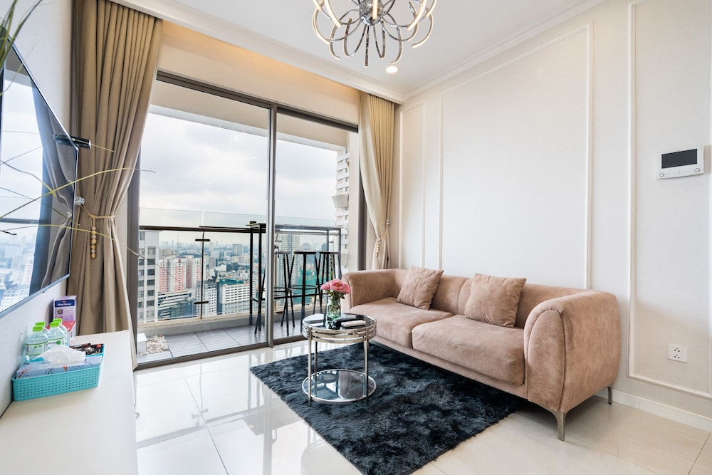 Jennifer House - Millenium Apartment