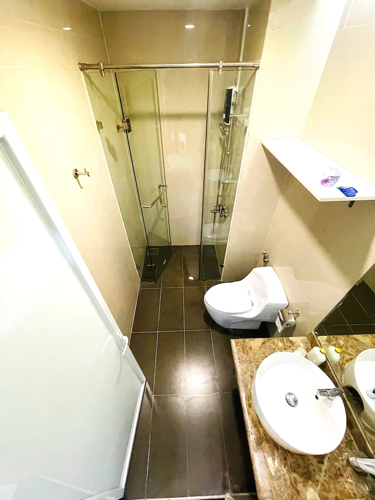 Diamond Suite Golden King