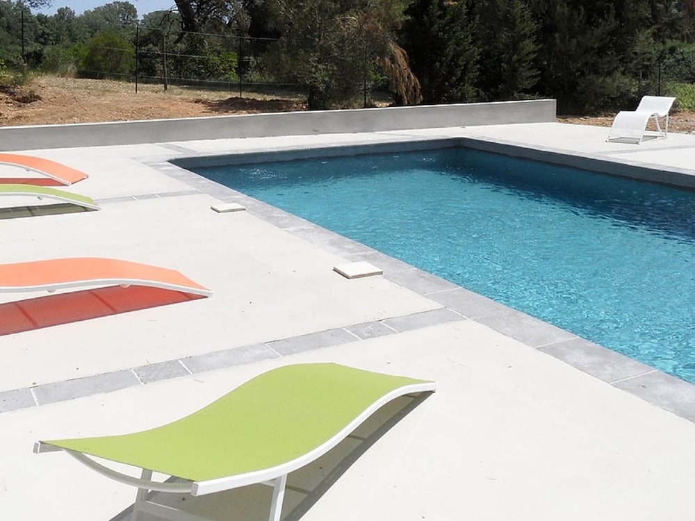 Apartment With Pool Amid Vineyards and Near the Beach