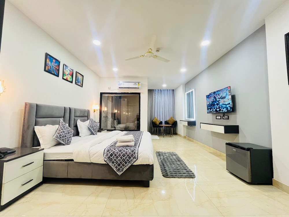 Roomshala 183 Hotel Aroma Chattarpur