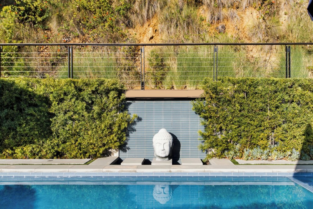 Belfast Estate - Mid-century Meets Modern - Luxe Poolside Villa