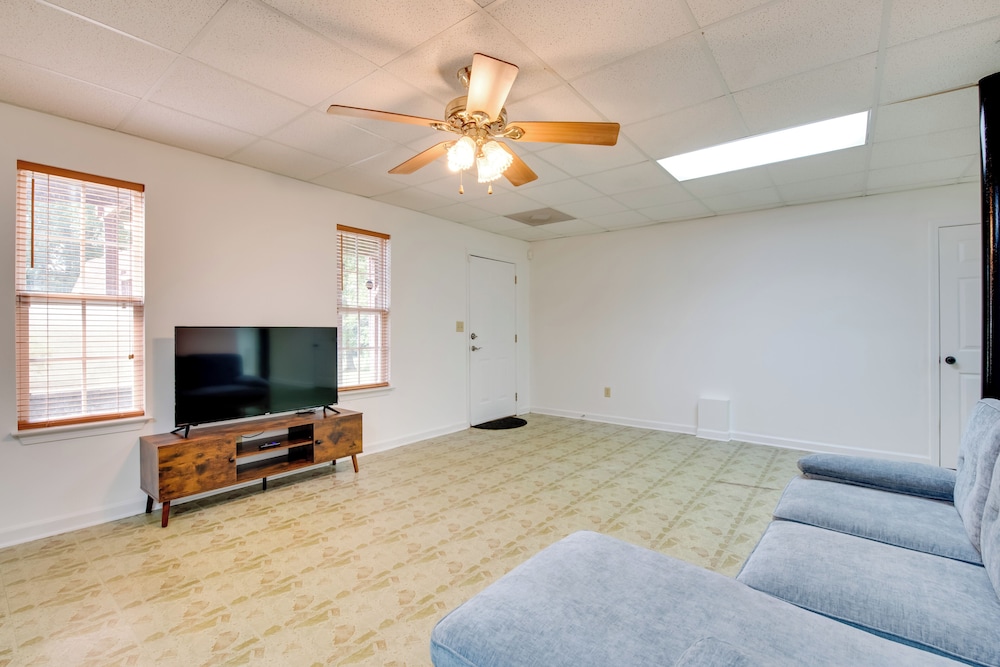 Near Trails & Live Music: Cozy Atlanta Apt!