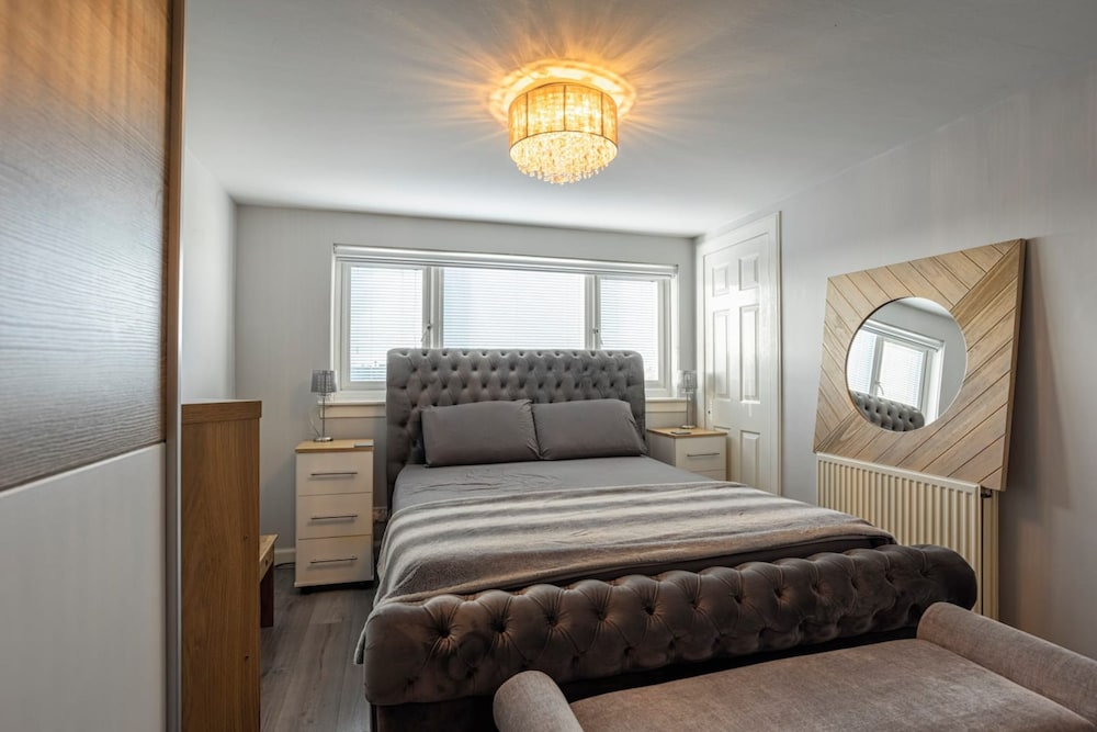 Exquisite 3 Bedroom House in the Heart of Edinburgh view 2