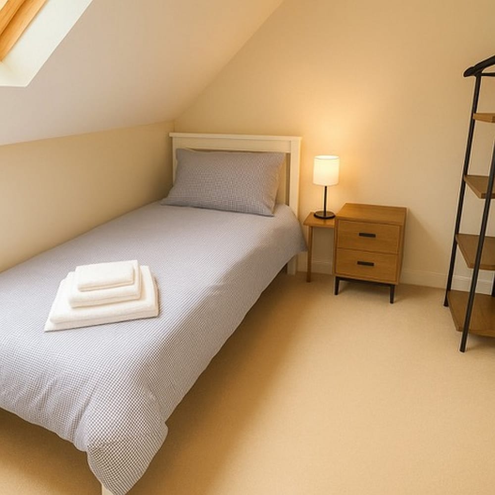 Elegant 2Bd Townhouse In Thirsk: Cozy & Stylish