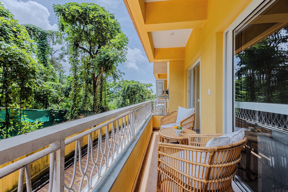 Alaya Stays Veera Marina 1BHK with Pool