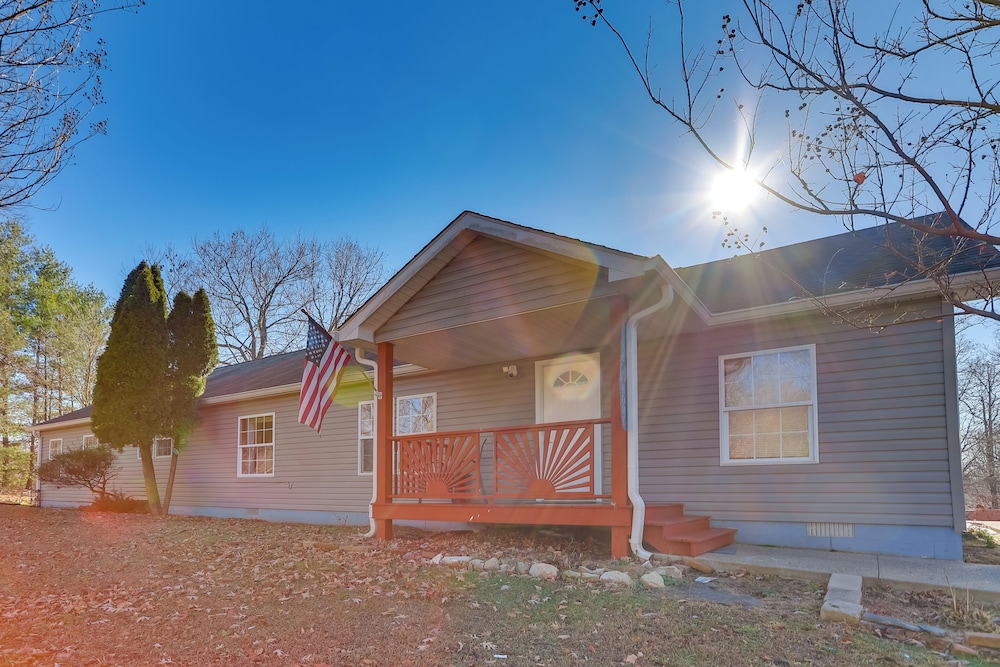 Pet-friendly Emerald Lake Retreat in Charlestown! view 3
