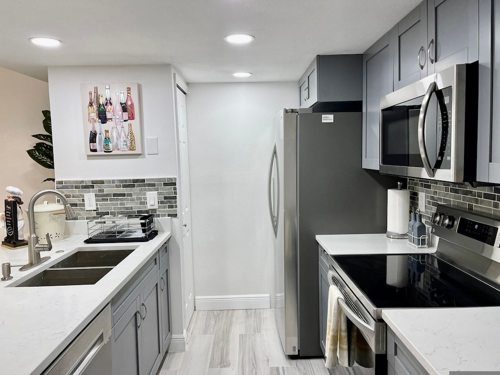 Grand Superior 3BR Condo Near Disney Parks 10