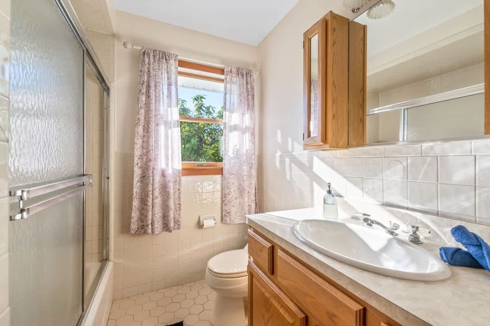 HV Spacious Retreat Sleeps 13 w Hot Tub