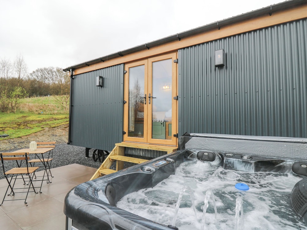 Dam View Shepherds Hut