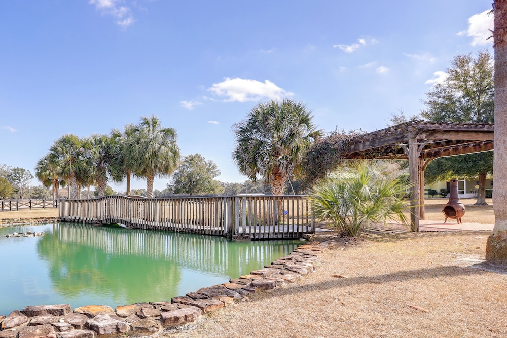 Nature Coast Hideaway w/ Deck on 5 Acres