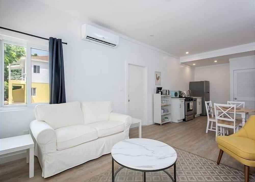 Laughing Bird Studio #7 - Brand New Stylish Apartment, Pool, Bea 1 Bedroom Condo, photo 29