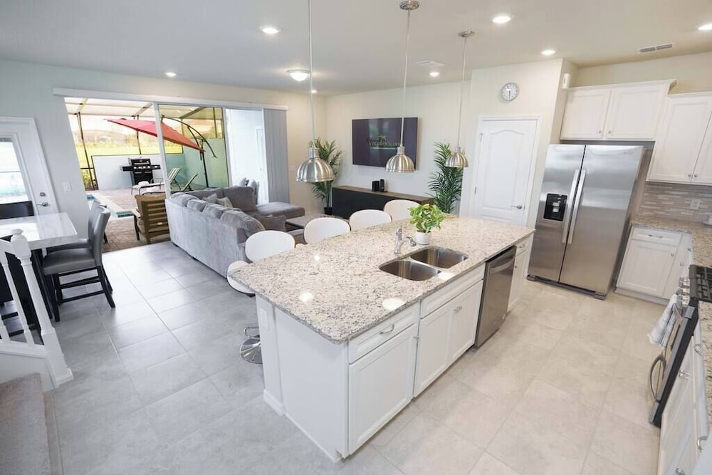 Fabulous 5 BR With Pool Solterra Resort