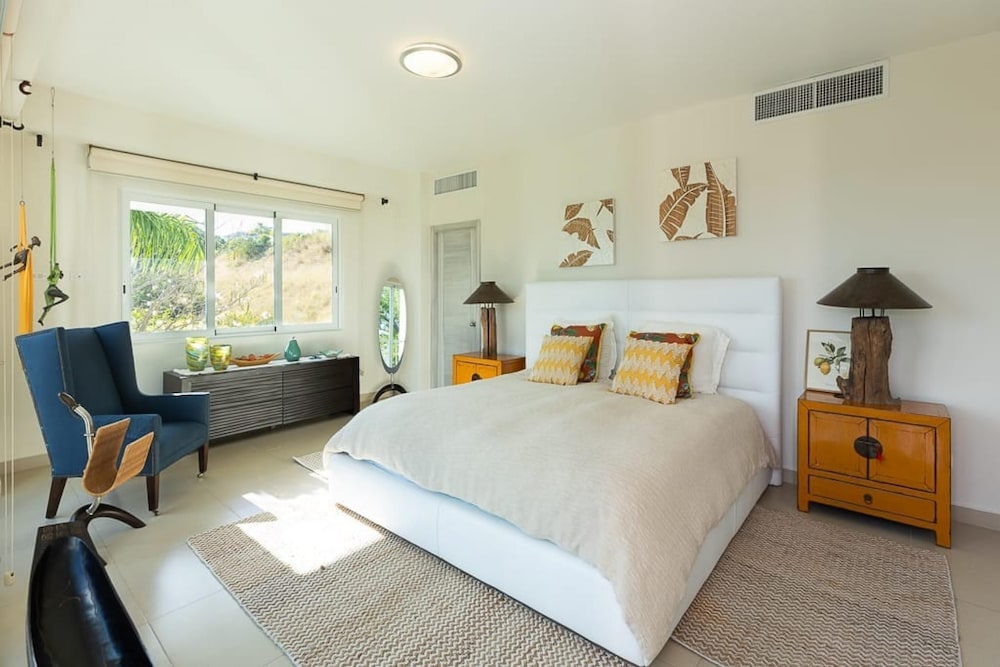 The Beach-front Condo by Acomodo Long Stay Only