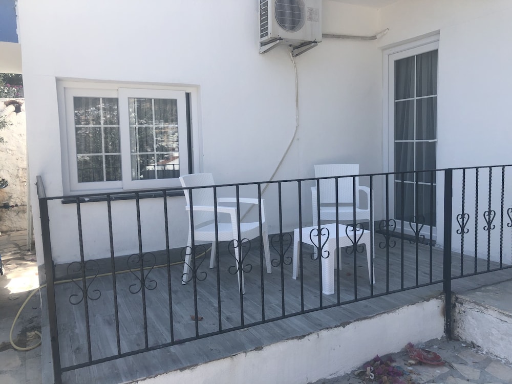 Lizo Hotel - Image 49