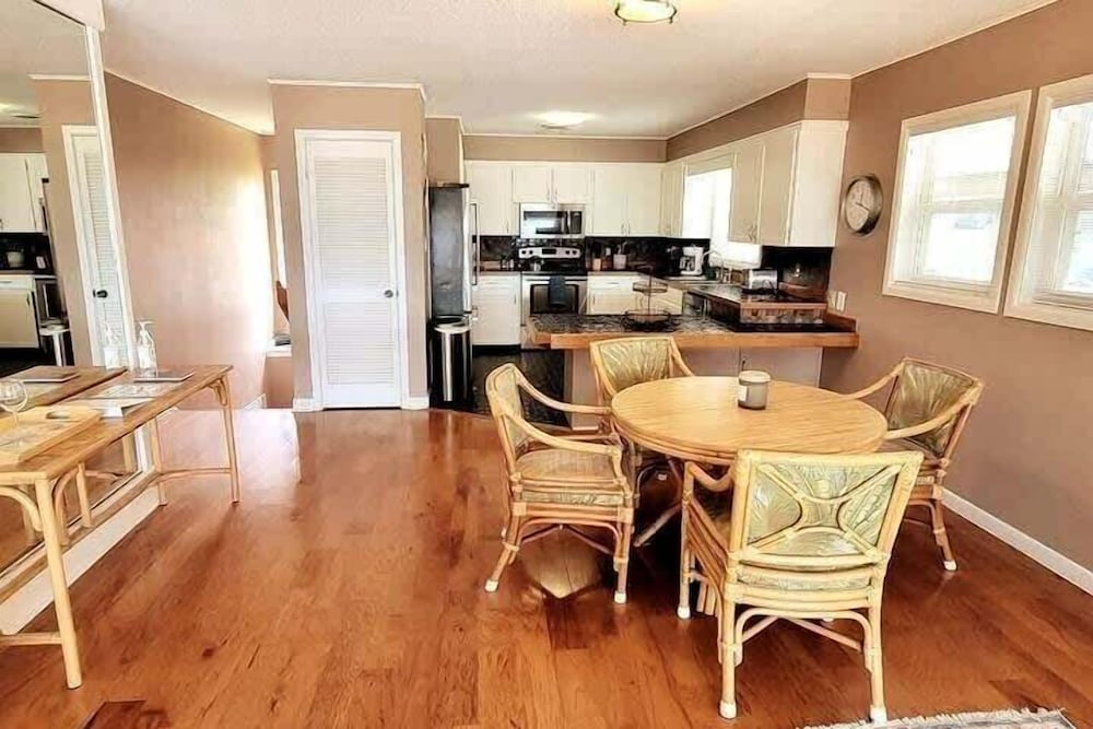 Madre Azul Bay House 3 Bedroom Home