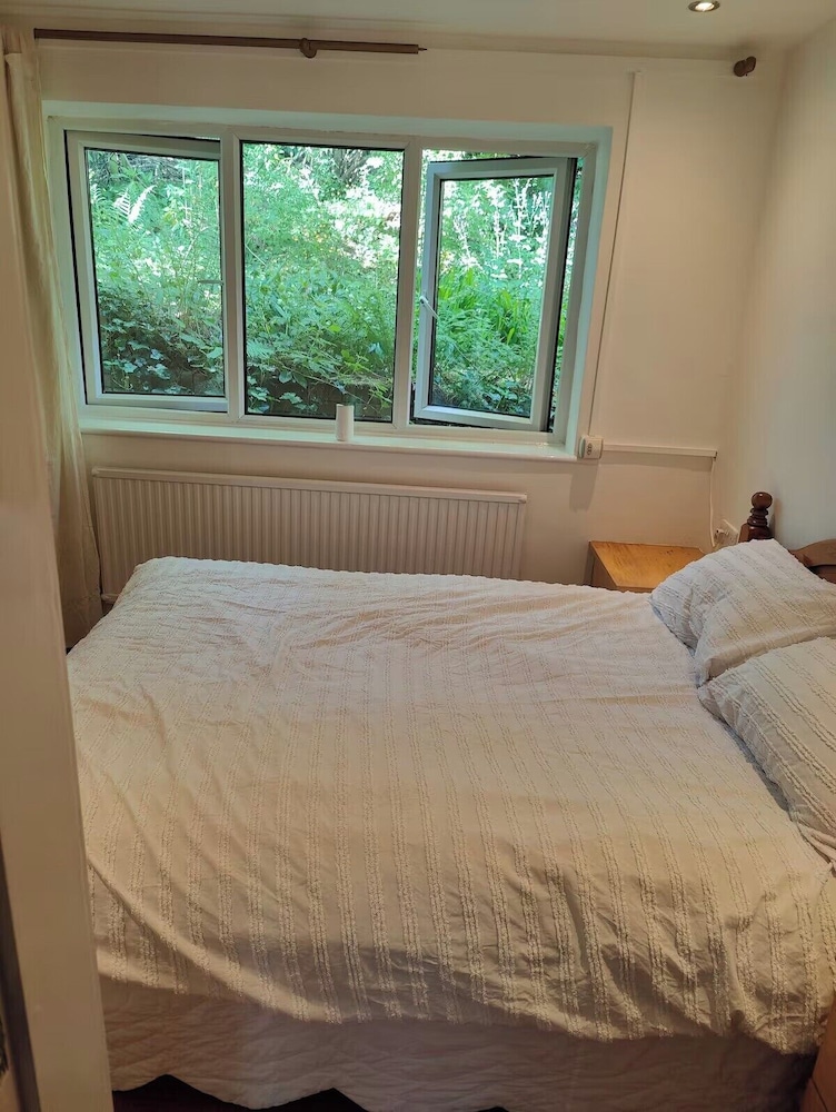 4 Guests - Bbq - Parking - Garden