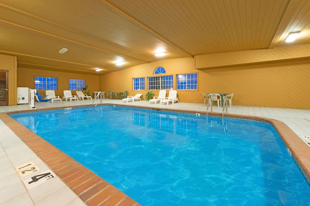 Days Inn by Wyndham Cameron view 5