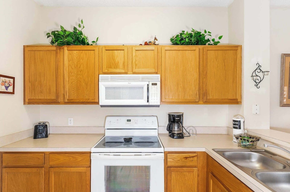Stylish 3BR Townhouse 15 min to Disney Parks