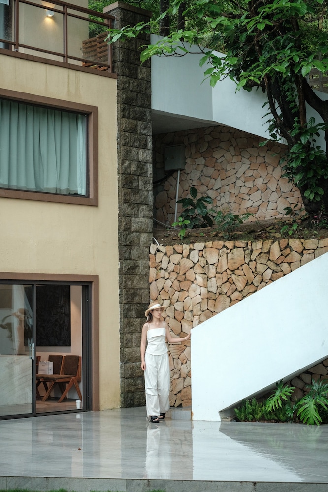 Miyue Shenzhen Tianlu Secret Wild Wizard Holiday Hotel