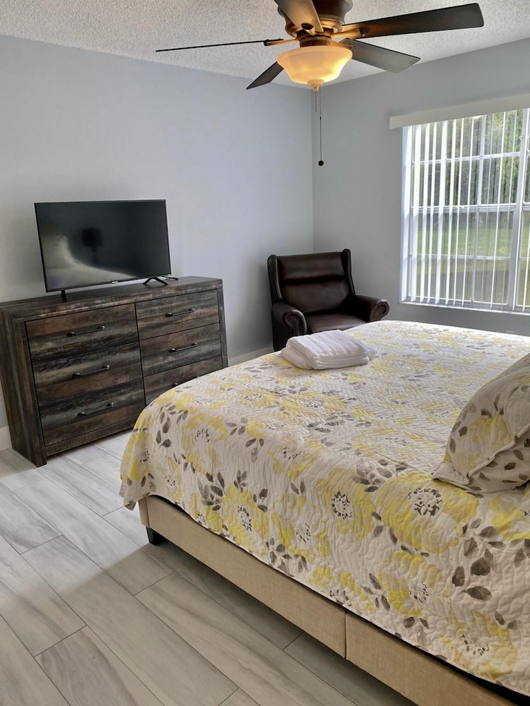 Grand Luxury Condo Apartment Near Disney Universal 2
