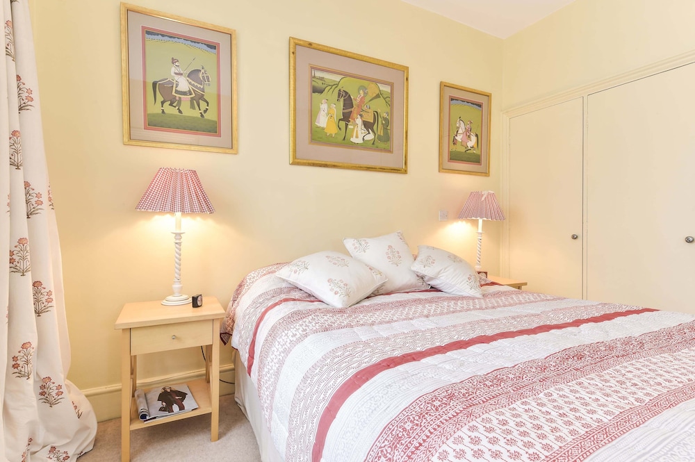 Smart 2 bedroom flat near Pimlico Tube