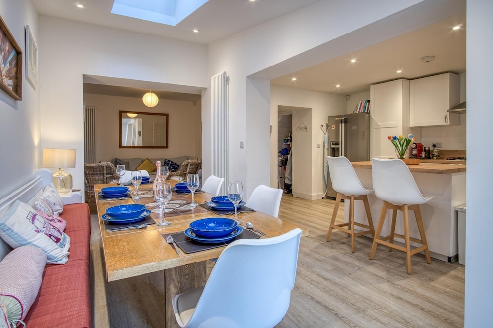 Taliesin - 5 Bedroom Holiday Home - Tenby