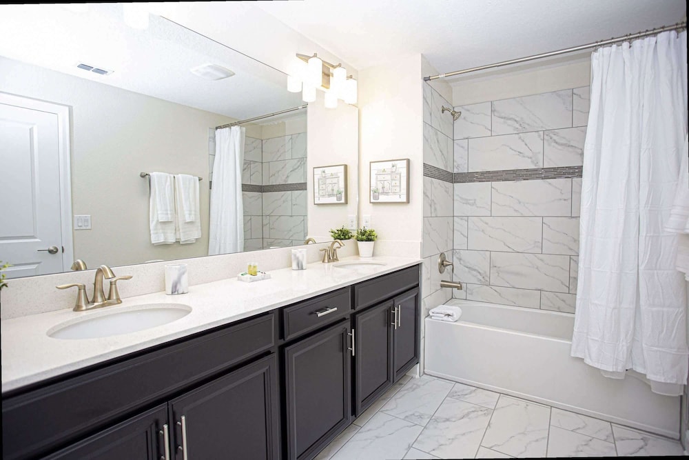 5BR Private Pool Resort Amenities Near Disney
