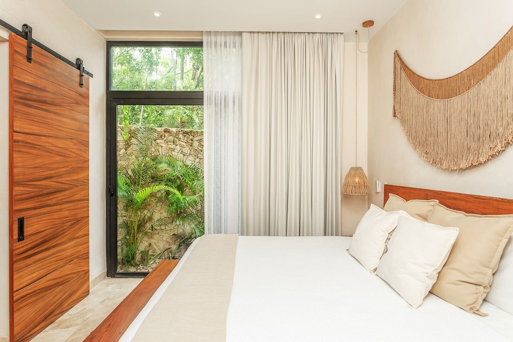Luxury Stay with Private Pool Just Minutes to Beach Hotspots by Stella Rentals view 3