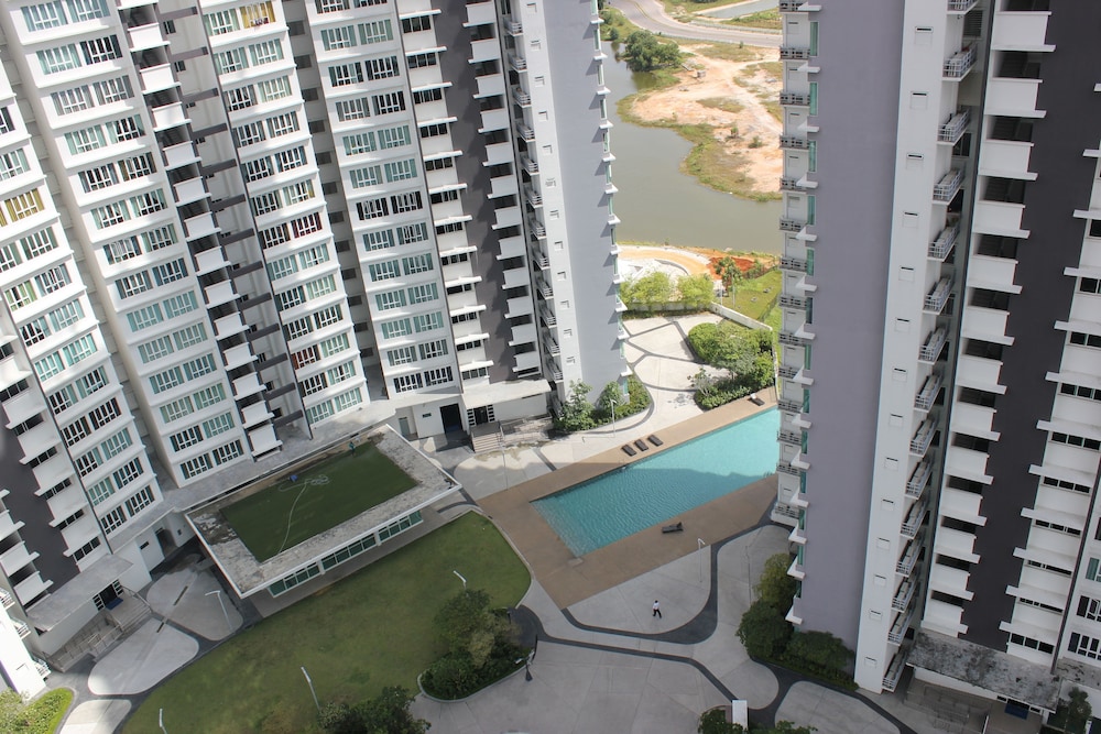 City Living with Panoramic Sea Views at Danga Bay