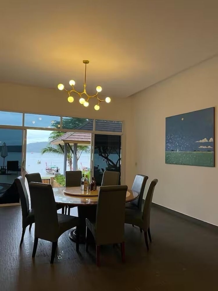 SeaView Villa Private Pool Table V195