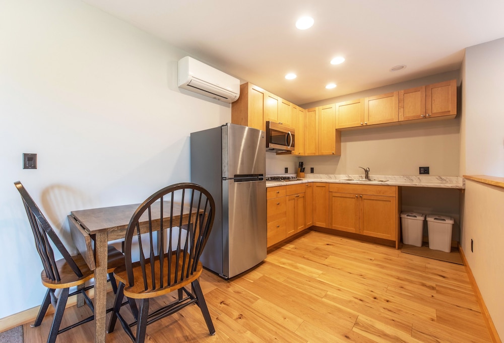 West Sail *30 Day Minimum 5 Bedroom Home by RedAwning