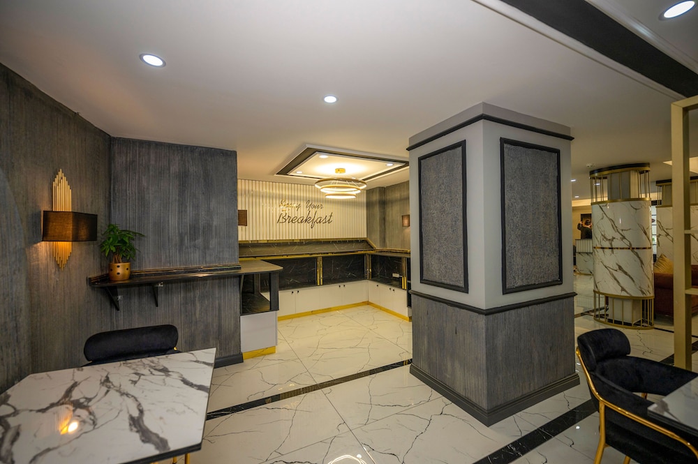 California Otel - Image 13