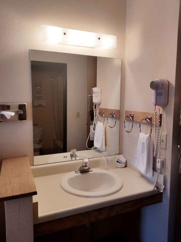 Canon City Vacations - Budget Host Royal Gorge Inn - Property Image 4