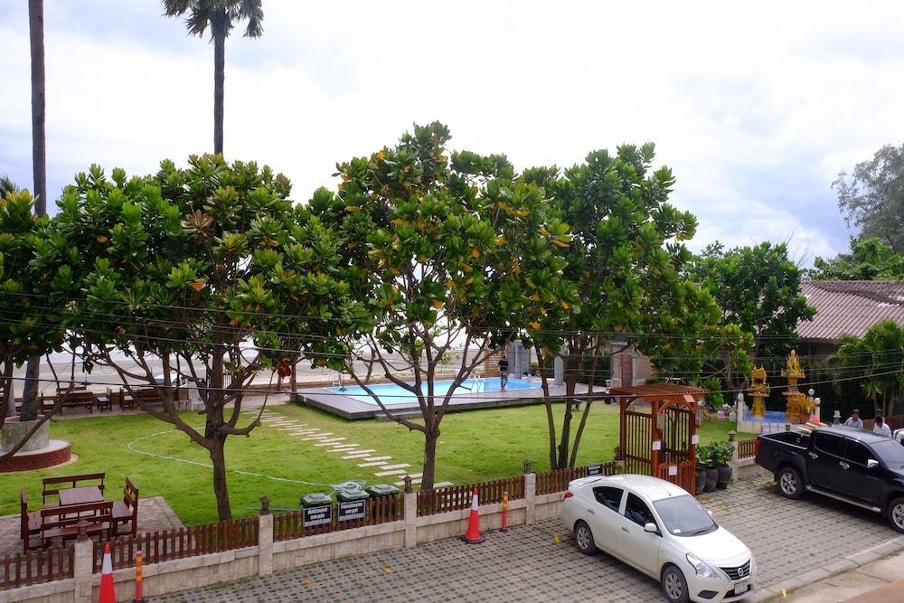 Fah Talay Resort