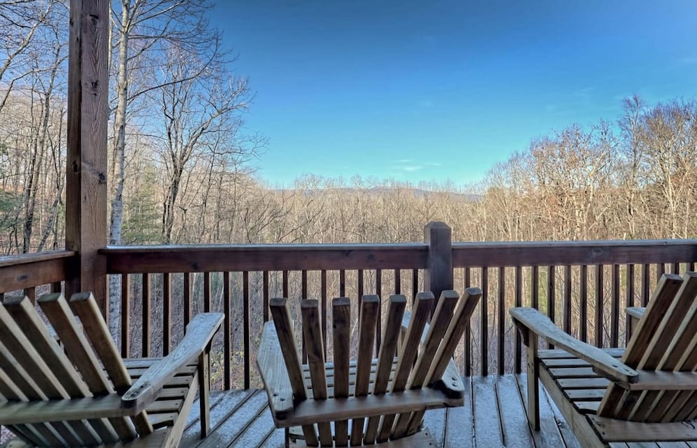Hot Tub 3 Fireplaces Mountain Views Game Room