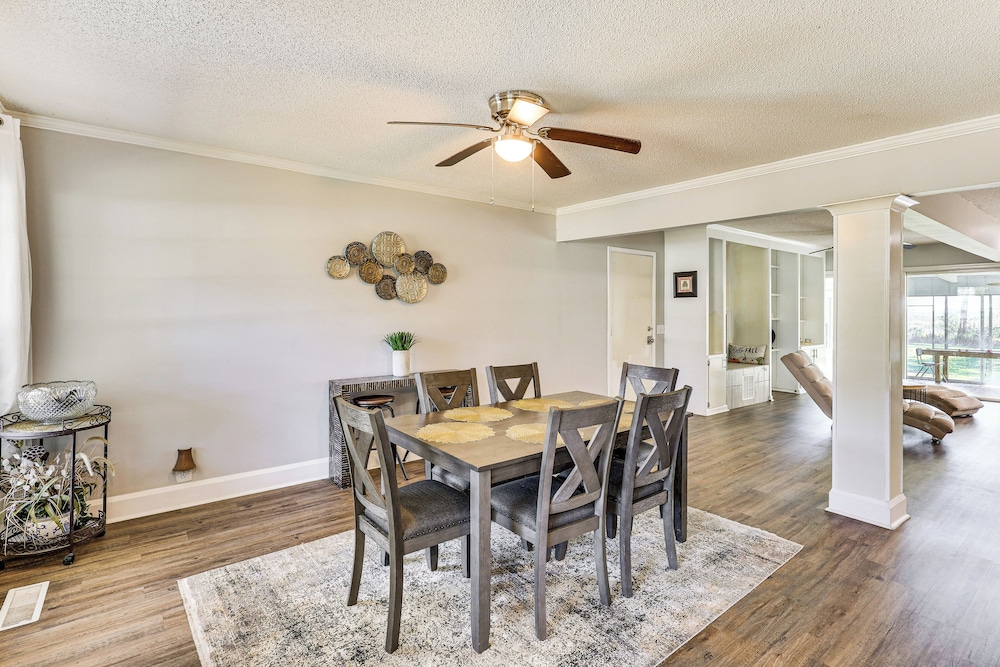 10 Mi to St Simons Island: Home w/ Screened Porch