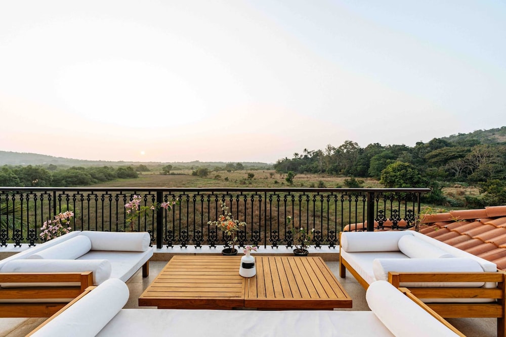 Luxury 4bhk Pool Villa - Sunset View