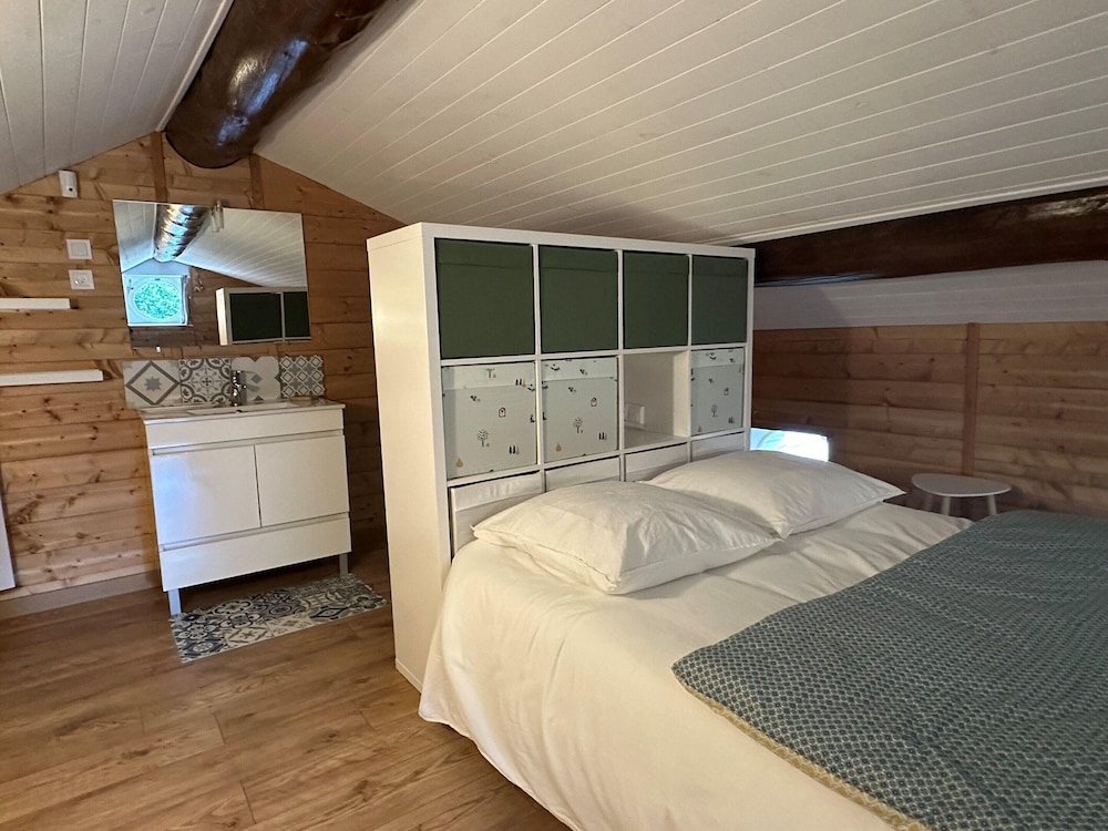 Holiday Home for 6 Guests in Cameliere
