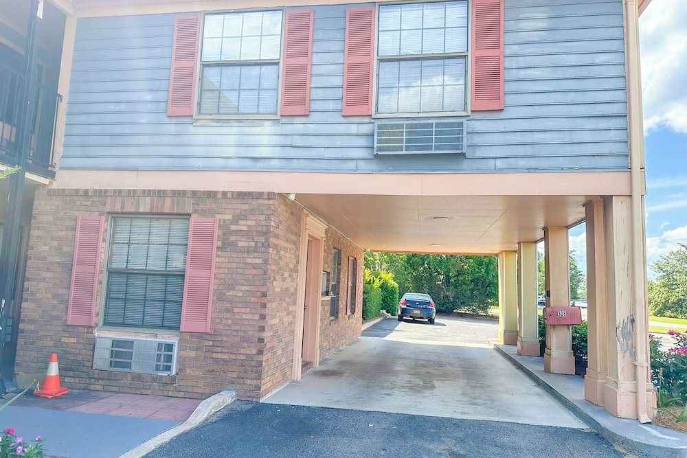 Louisville Inn By Oyo Louisville Municipal Airport