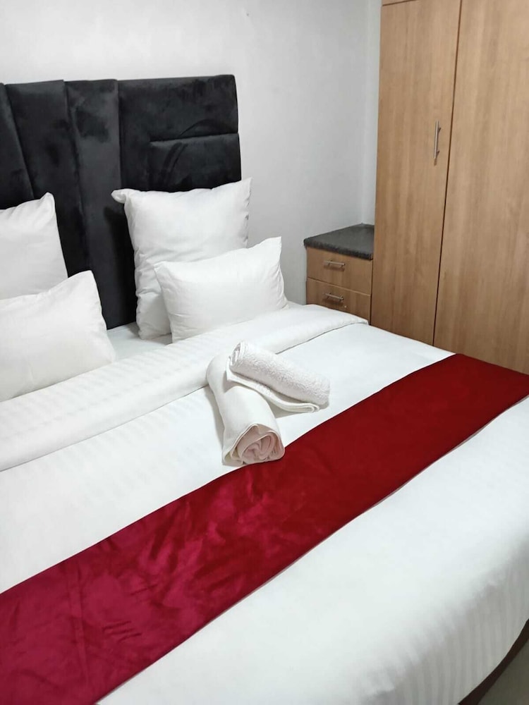 Gold Crown Self-catering Apartment