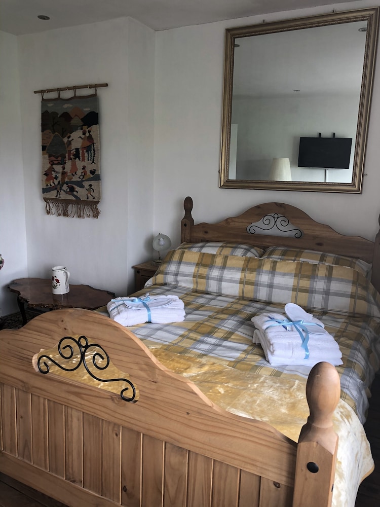 Remarkable 3-bed House in Durham view 2