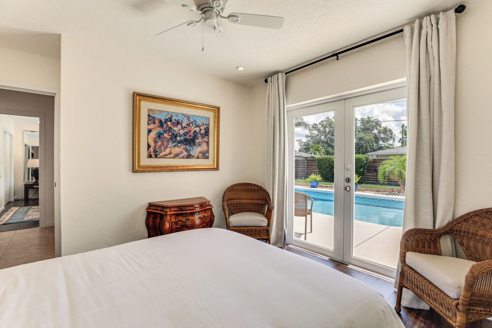 Poolside Oasis 6 Mi to Beaches: Sarasota Hideaway!